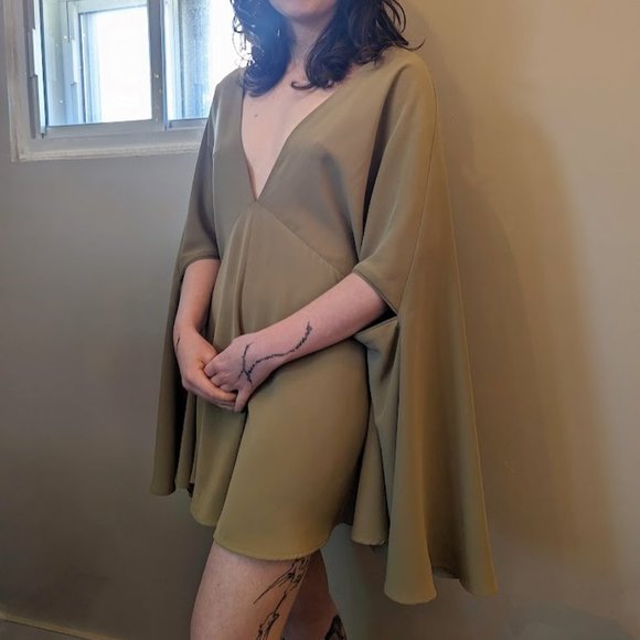 AQ/AQ Romper cape - Picture 3 of 6